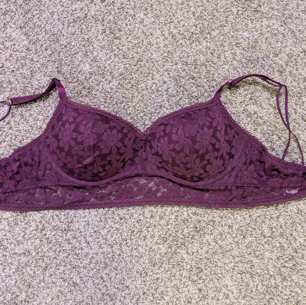 NWT- PINK VICTORIA SECRET BRA